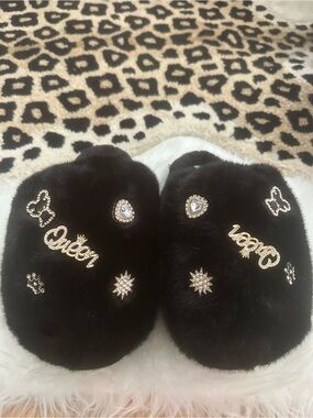 Cozy Black Faux Fur Slippers with Gold Crystal Accents